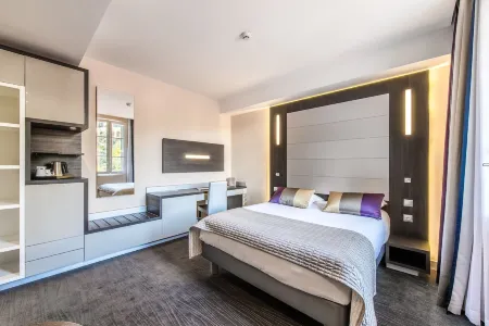 Hotel le Saint Paul Отели рядом с достопримечательностью «Вилла Эфрусси-де-Ротшильд»