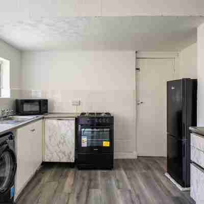 Seaside - House - Sleeps 10 - Parking - Garden Rooms