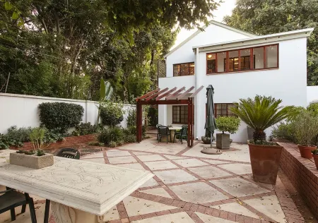 Waterkloof Apartments Отели рядом с достопримечательностью «Idube Game Reserve»