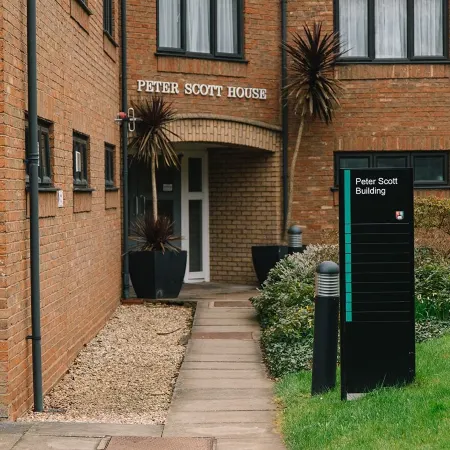 Peter Scott House Birmingham Отели рядом с достопримечательностью «Селли Манор»