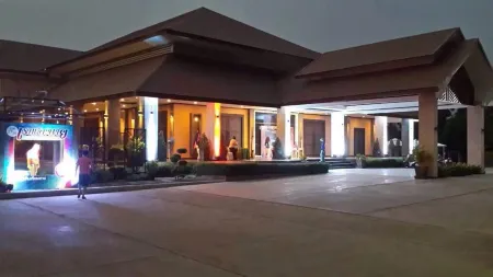 Ton Thong Resort Hotel Отели рядом с достопримечательностью «Clock Tower roundabout»