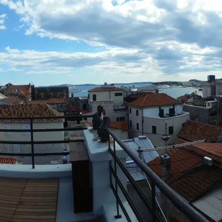 Banica Apartments & Rooms