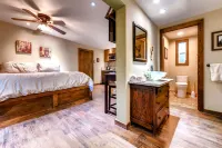 Cliff House Lodge B&B Hotels in Evergreen