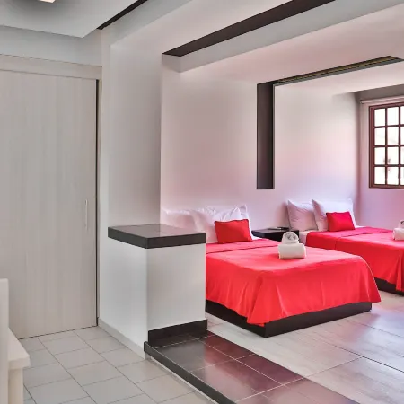 Hotel Colonial Playa del Carmen Отели рядом с достопримечательностью «Международный вокзал автобусов ADO»