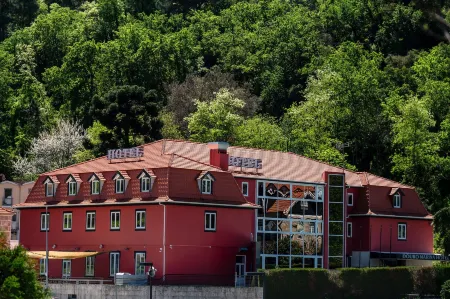 Douro Marina Hotel & Spa Отели в г. Анседе