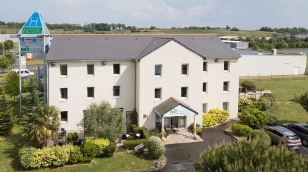 Brit Hotel Saumur Отели в г. Лез Улм