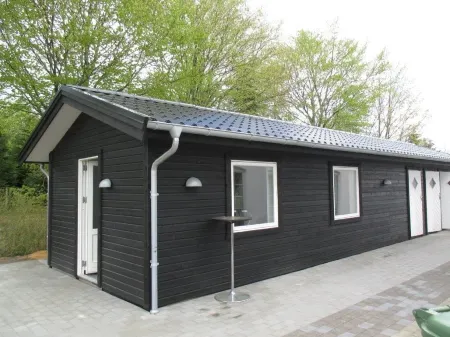 White House Hotel Apartments Отели в г. Икаст-Бранне