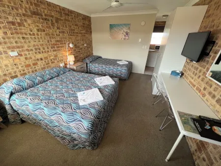 Golden Beach Motor Inn, Caloundra