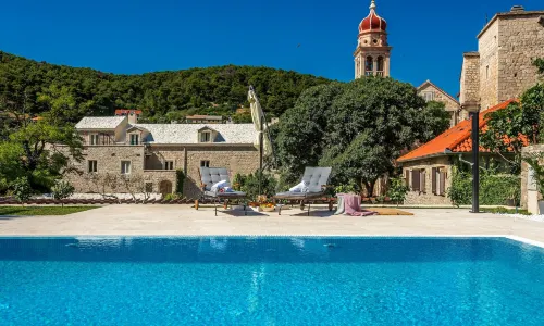 Puteus Palace Brac
