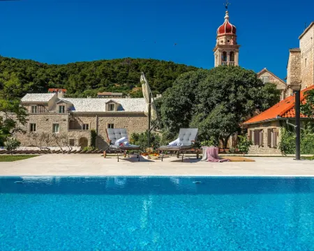 Puteus Palace Brac Hotels in Pučišća