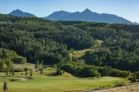 The Peaks Resort and Spa - parking