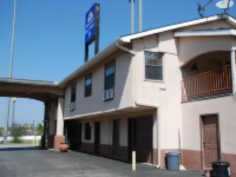 アップル ツリー イン タイラー リンデール リンデールのホテル