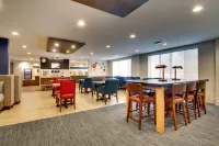 Holiday Inn Express & Suites LINCOLN EAST - WHITE MOUNTAINS by IHG - breakfast