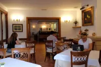 Bell Port Hotel - breakfast