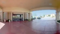 Hampton Inn Lebanon - parking