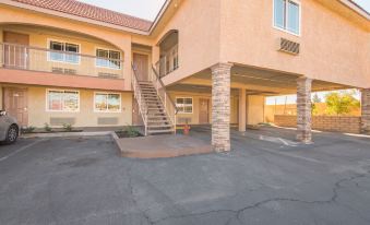 Industry Inn & Suites