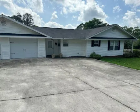 The Manor - Charming 3-bedroom house in lovely Oneonta with WiFi, AC 오니온타 호텔