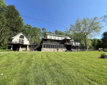 Cozy little cabin with creek access. Great for fishing or tubing! Hotels in Perry County