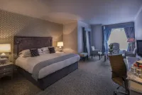 Treacys Oakwood Hotel, Shannon Hotels in Ennis