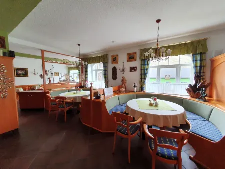 Hotel Seiffener Hof Отели в г. Нойхаузен