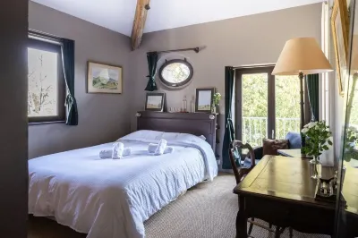 La Rose du petit Bois Hotels in Saint-Cyr-au-Mont-d'Or