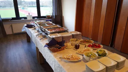 Hotel Restaurant Teichaue Отели в г. Адендорф