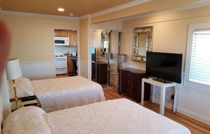 Vineyard Harbor Motel - Private Beach