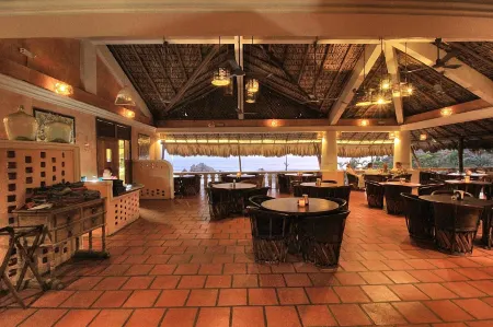 Bungalows Santa Cruz Отели рядом с достопримечательностью «Playa Carrizalillo»