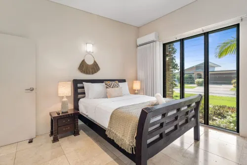 水濱天堂泳池 - 燒烤 - 陽台用餐 貝維尤住宿飯店