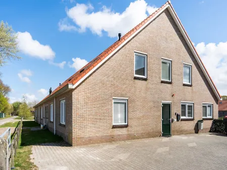 Apartment in Ameland Near de Vleijen Отели в г. Nes