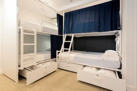 Malaga Stop Hostel AB Отели рядом с достопримечательностью «Estación de Autobuses de Málaga»