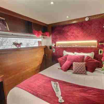 Le VIP Paris - Yacht Hotel Rooms