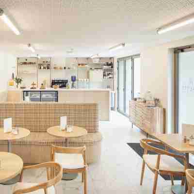 Hôtel La Suite Dining/Meeting Rooms