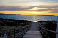 The Pelican - Stunning 3-bedroom Holiday Home in Langebaan - 4-Star