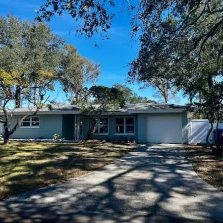 NEW Stunning Home-close to Beaches-pet Friendly