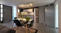 Modern & Spacious 1Br in Gazi l Private Balcony Ξενοδοχεία στην πόλη Gazi