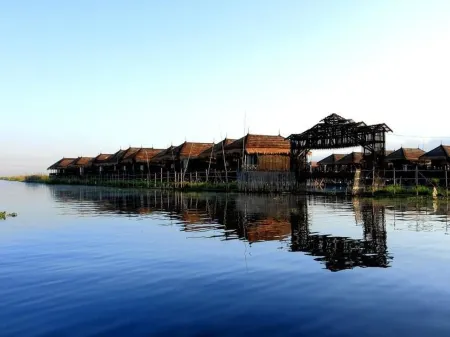 Skylake Inle Resort Отели рядом с достопримечательностью «Shwe Yan Pyay Monastery»