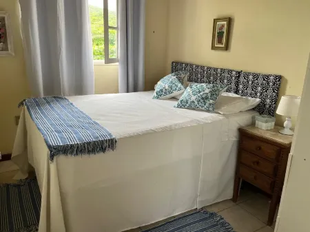 Tres Quartos, ar e Cama de Casal Отели рядом с достопримечательностью «Shells Beach»