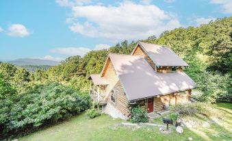 J Willy's Refuge 2 Bedroom Cabin by RedAwning