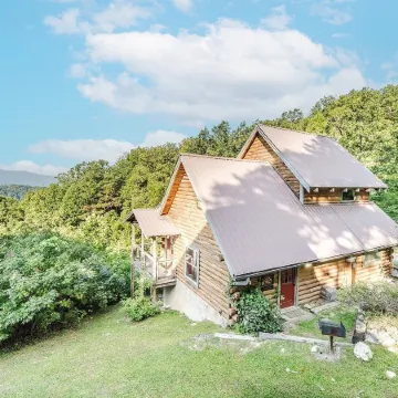 J Willy's Refuge 2 Bedroom Cabin by RedAwning