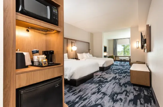 페어필드 인 & 스위트 바이 메리어트 크레스트뷰