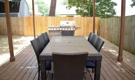 Family-Friendly Home at the Heart of DFW- close to all popular attrations!