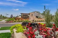 Beautiful Brick Bungalow Private 4 Bedroom Home