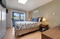 Refreshing Pool and Hot Tub Access - Charming Coastal Retreat