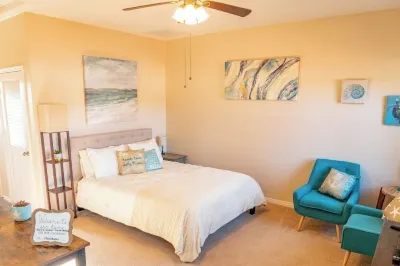 Chic studio with AC and WiFi in peaceful Ventura
