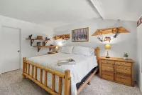 Secluded River Front Cabin @ Mt Rainier w/ Hot Tub