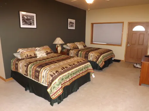 # 1 Lakeside Hotel a Ashland County