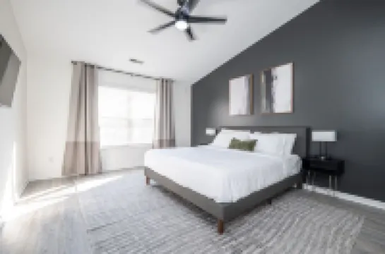 NEW! Stylish Ranch near Grand Park/ Westfield w/ all the Extras! Sleeps 10!