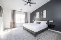 NEW! Stylish Ranch near Grand Park/ Westfield w/ all the Extras! Sleeps 10!