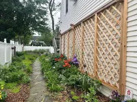 Spacious and private 2nd floor 2bed apartment in Yarmouth Village. Hotels near Eartha Globe